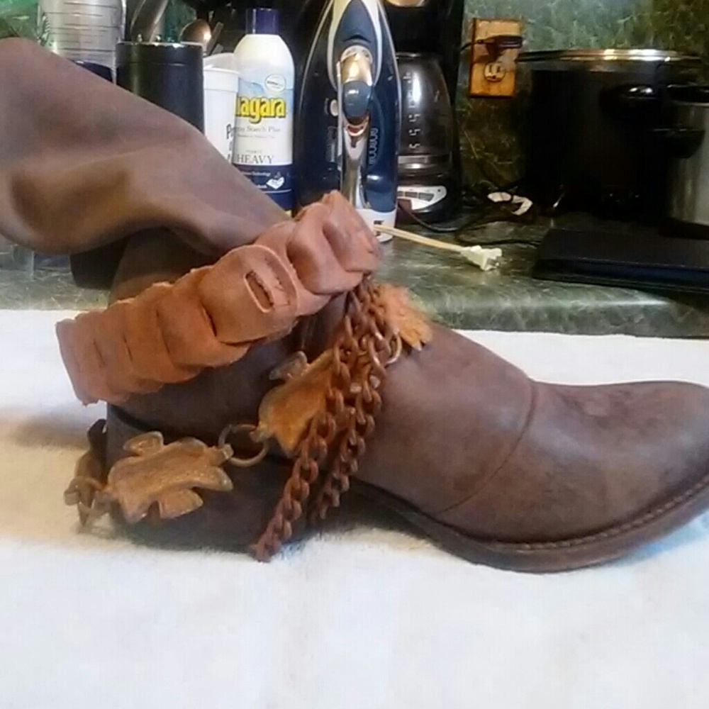 Boots - Picture 4 of 4